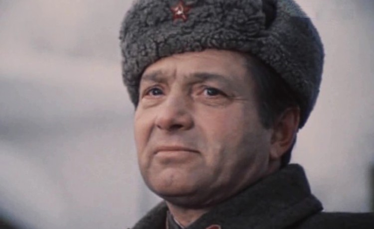 Небо в огне и слава на экране: Героическая жизнь Владимира Гуляева