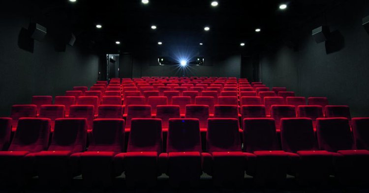 Почему кресла в кинотеатрах красные?
